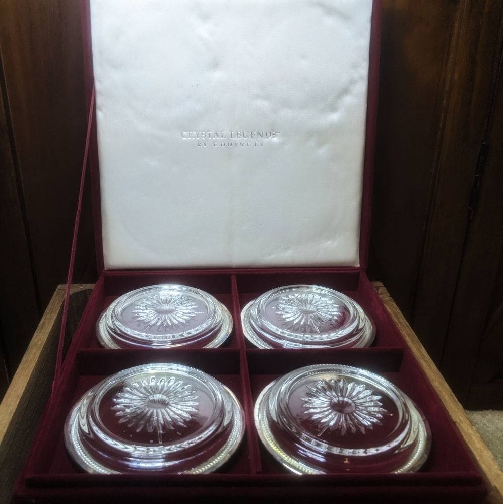 ✨✨Crystal Legends By Godinger Silver Plated & glass Coaster Set W/ Velvet Case